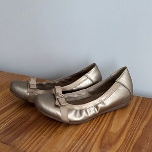 BareTraps Maiya Bronze Hidden Wedge “Flats” with Bow Size 8.5